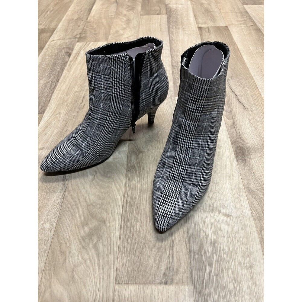 NWOT 8.5M Simply Vera Wang ANKLE BOOT Short Heel Renata Plaid Black White